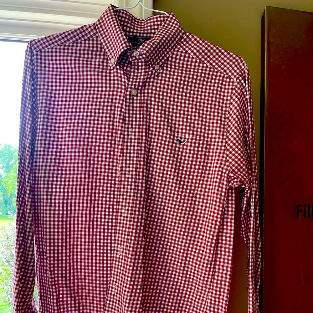 Men’s Vineyard Vines button down shirt